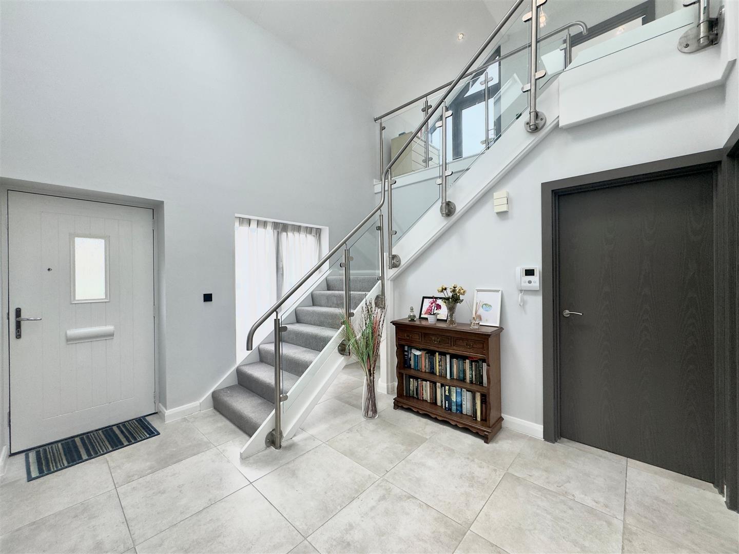 Apartment 6, Oyster Court, Newton Road, Mumbles, Swansea